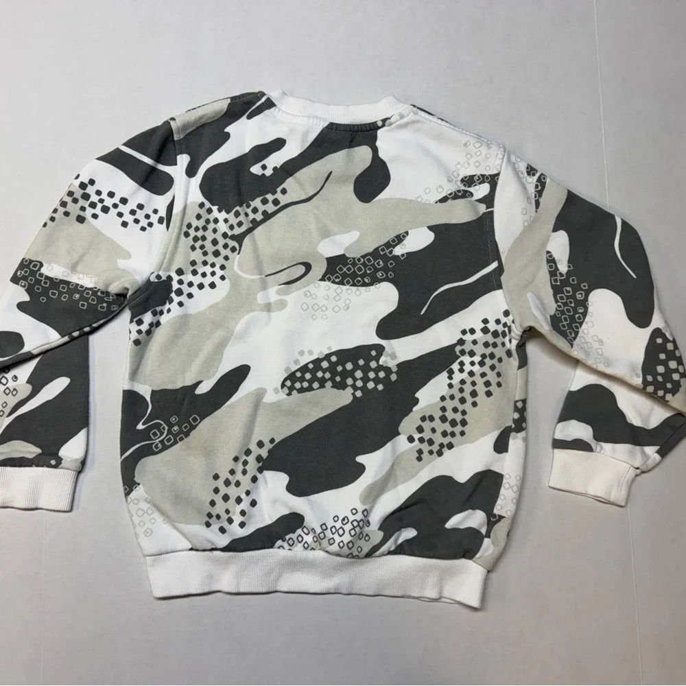 Nike Grey White Camo Kid’s Medium Crewneck Sweatshirt